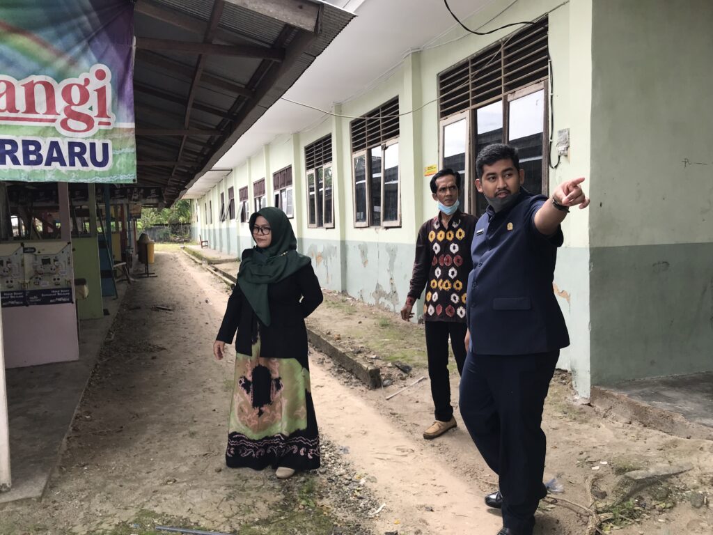 KETUA DPRD KOTA BANJARBARU KUNJUNGI SMPN 8 BANJARBARU